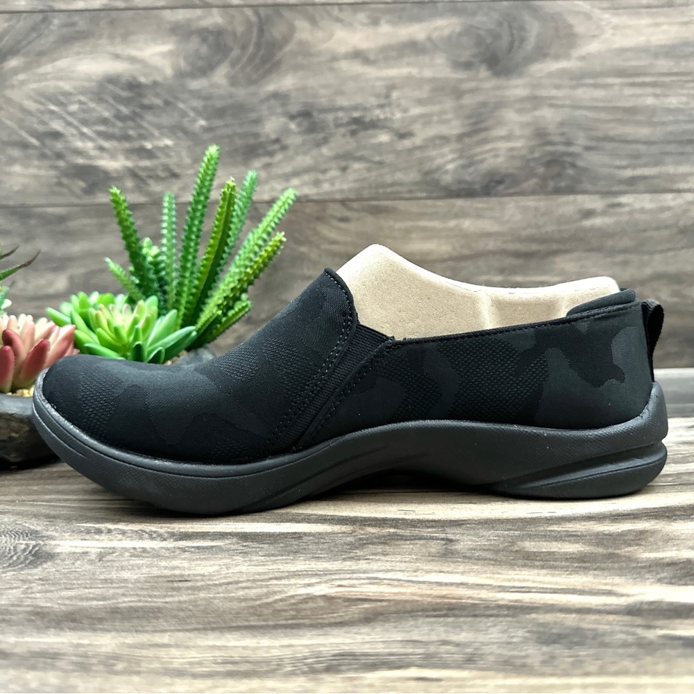NIB Bzees Lunar Comfort Flats Loafers Slip Ons Black Camo 8M - Picture 6 of 12